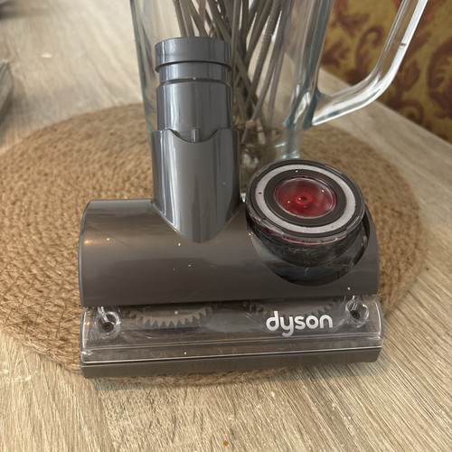 Dyson tangle free turbine - turbine, tool